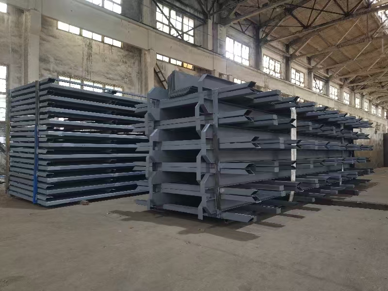 Hooklift bin flat pack shipment